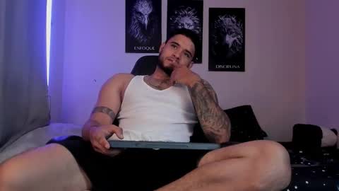 Snapshot of austintorres_ chatting on 11.21.25 AustinTorres online show from 11.21.25