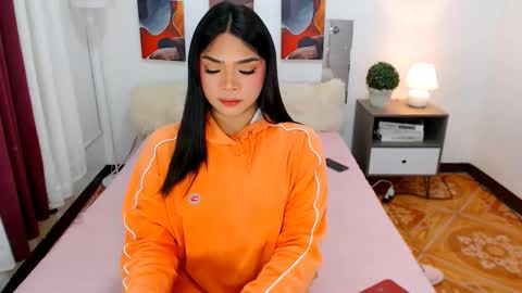 Snapshot of ava_lux chatting on 10.17.25 Ava online show from 10.17.25