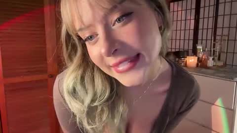 Snapshot of averyyy333 chatting on 10.18.25 Avery online show from 10.18.25