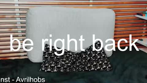 Snapshot of avrilhobs chatting on 02.12.25 Avril online show from 02.12.25