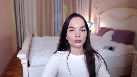 Snapshot of avrora_lew_ chatting on 10.12.25 Avrora Inst online show from 10.12.25