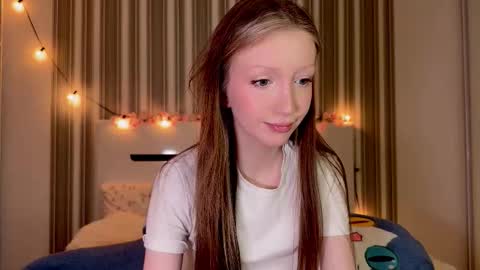 Snapshot of awwrora chatting on 09.12.25 Aurora online show from 09.12.25