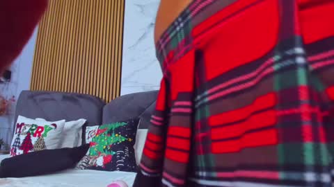 Snapshot of awww_ella chatting on 12.18.24 Ella online show from 12.18.24