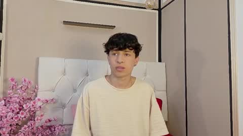 Snapshot of axel_evanss chatting on 10.27.25 Axel Evanss online show from 10.27.25