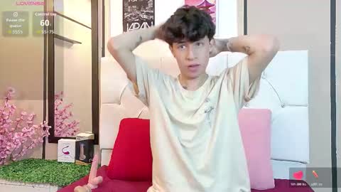 Snapshot of axel_evanss chatting on 10.31.25 Axel Evanss online show from 10.31.25