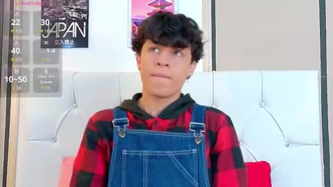 Snapshot of axel_evanss chatting on 11.17.25 Axel Evanss online show from 11.17.25