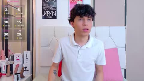 Snapshot of axel_evanss chatting on 11.18.25 Axel Evanss online show from 11.18.25