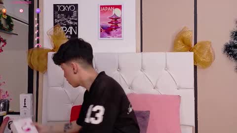 Snapshot of axel_evanss chatting on 12.04.25 Axel Evanss online show from 12.04.25