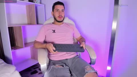 axel_grey_ online show from 10.15.25