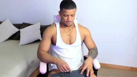 Snapshot of axelldasilva chatting on 09.28.25 AXEL DA SILVA online show from 09.28.25