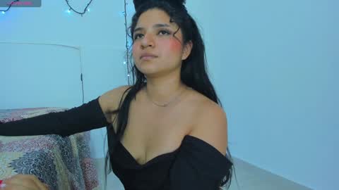 Snapshot of ayheleen_sexygirl3 chatting on 01.23.25 Mariana online show from 01.23.25