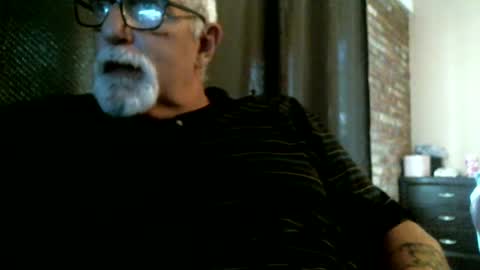 Snapshot of azjohnny chatting on 09.08.25 azjohnny online show from 09.08.25