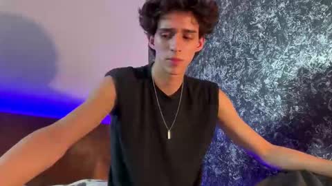 Snapshot of azulyfucsia chatting on 10.11.25 nice boy online show from 10.11.25