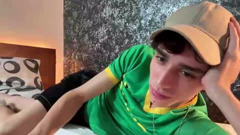 Snapshot of azulyfucsia chatting on 10.13.25 nice boy online show from 10.13.25