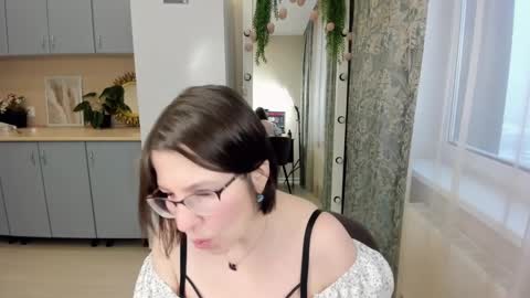 Snapshot of b_bonya_m chatting on 01.28.25 Bonya online show from 01.28.25