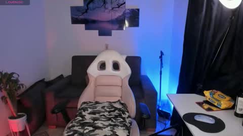 Snapshot of baaby_boyy chatting on 09.12.25 odeley online show from 09.12.25