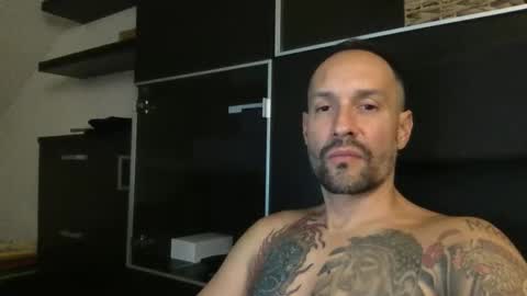 Snapshot of babakeror chatting on 10.11.25 BKR online show from 10.11.25