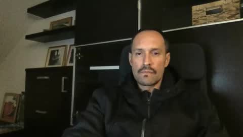 Snapshot of babakeror chatting on 11.01.25 BKR online show from 11.01.25