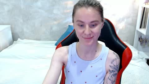 Snapshot of baby_kitte chatting on 09.30.25 baby_kitte online show from 09.30.25