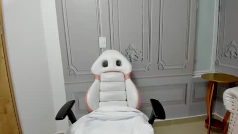 Snapshot of babyabril18 chatting on 03.05.25 Karla online show from 03.05.25