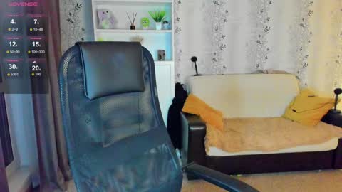 Snapshot of babyfoxyy chatting on 12.06.24 maddy online show from 12.06.24