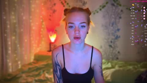 Snapshot of babyfoxyy chatting on 02.07.25 maddy online show from 02.07.25