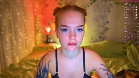 Snapshot of babyfoxyy chatting on 02.10.25 maddy online show from 02.10.25