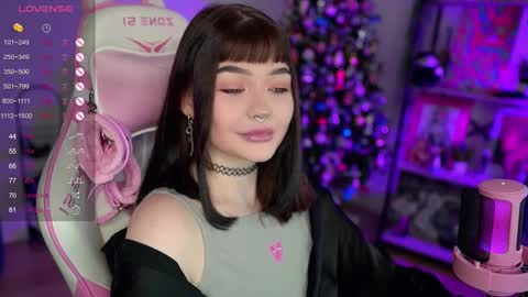 Snapshot of babyroxynill chatting on 12.19.24 Nika online show from 12.19.24