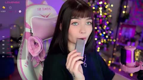 Snapshot of babyroxynill chatting on 12.26.24 Nika online show from 12.26.24