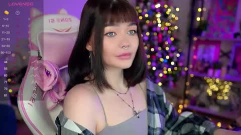 Snapshot of babyroxynill chatting on 12.27.24 Nika online show from 12.27.24