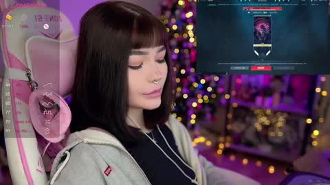 Snapshot of babyroxynill chatting on 12.29.24 Nika online show from 12.29.24
