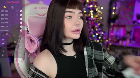 Snapshot of babyroxynill chatting on 12.29.24 Nika online show from 12.29.24