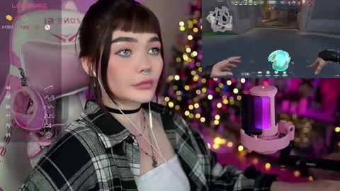 Snapshot of babyroxynill chatting on 01.11.25 Nika online show from 01.11.25