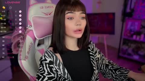 Snapshot of babyroxynill chatting on 01.20.25 Nika online show from 01.20.25