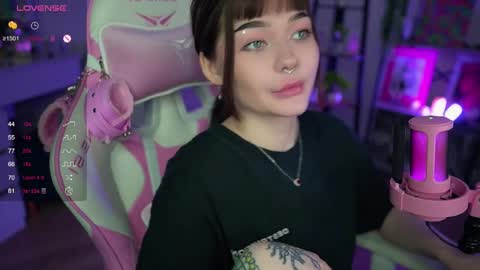 Snapshot of babyroxynill chatting on 02.03.25 Nika online show from 02.03.25