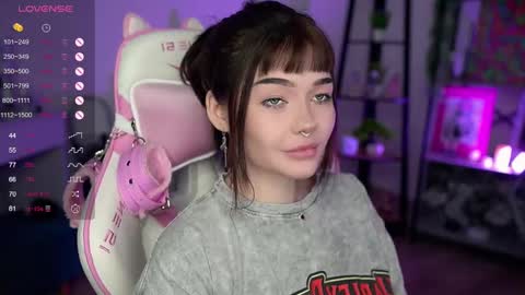 Snapshot of babyroxynill chatting on 02.06.25 Nika online show from 02.06.25