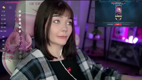 Snapshot of babyroxynill chatting on 02.08.25 Nika online show from 02.08.25