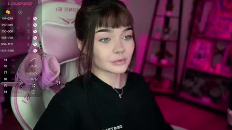 Snapshot of babyroxynill chatting on 02.09.25 Nika online show from 02.09.25