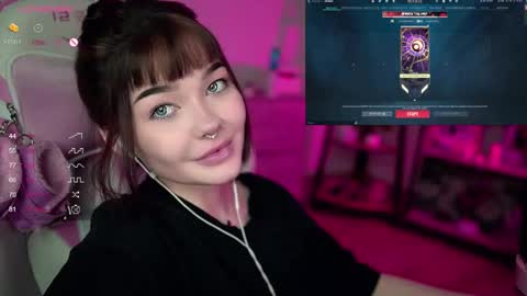 Snapshot of babyroxynill chatting on 02.10.25 Nika online show from 02.10.25