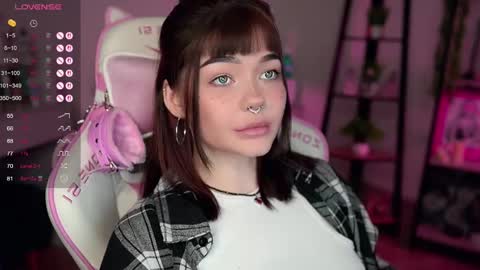 Snapshot of babyroxynill chatting on 03.07.25 Nika online show from 03.07.25