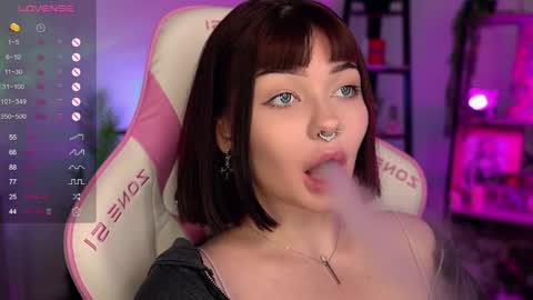 Snapshot of babyroxynill chatting on 09.15.25 Nika online show from 09.15.25