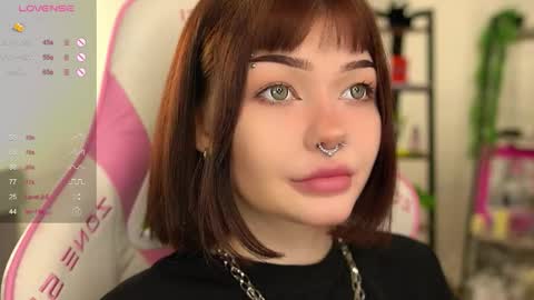 Snapshot of babyroxynill chatting on 09.21.25 Nika online show from 09.21.25