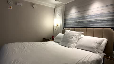 Snapshot of badboyson65 chatting on 01.25.25 HotWifeFun32 online show from 01.25.25