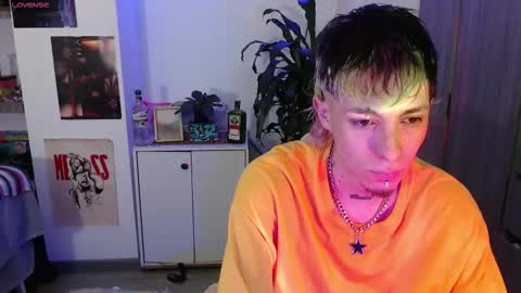 Snapshot of badeyes_crazylilgoat chatting on 09.29.25 Dan  Lila  online show from 09.29.25
