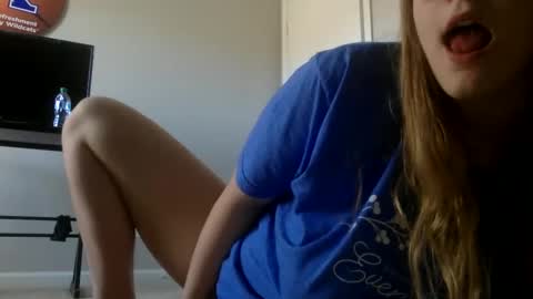 Snapshot of baeblondie chatting on 02.28.25 baeblondie online show from 02.28.25