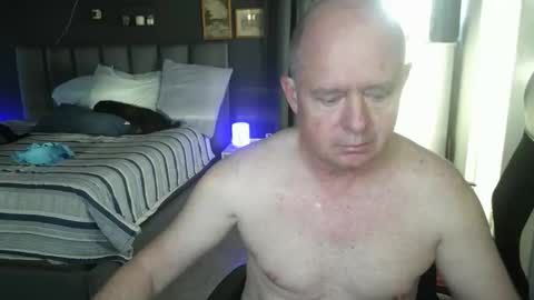 Snapshot of banging2705 chatting on 11.01.25 Banging2705 online show from 11.01.25