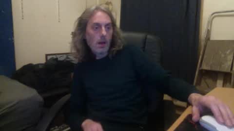 Snapshot of bangintoleather chatting on 10.14.25 bangintoleather online show from 10.14.25