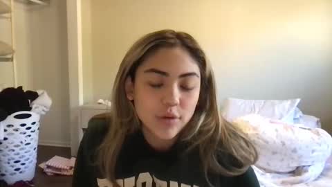 Snapshot of baoco379 chatting on 12.04.25 Elle online show from 12.04.25