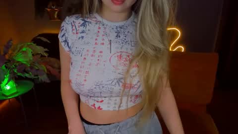 Snapshot of barbaramiles chatting on 01.06.25 Barbara online show from 01.06.25