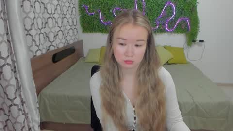 Snapshot of barbaramiles chatting on 01.16.25 Barbara online show from 01.16.25